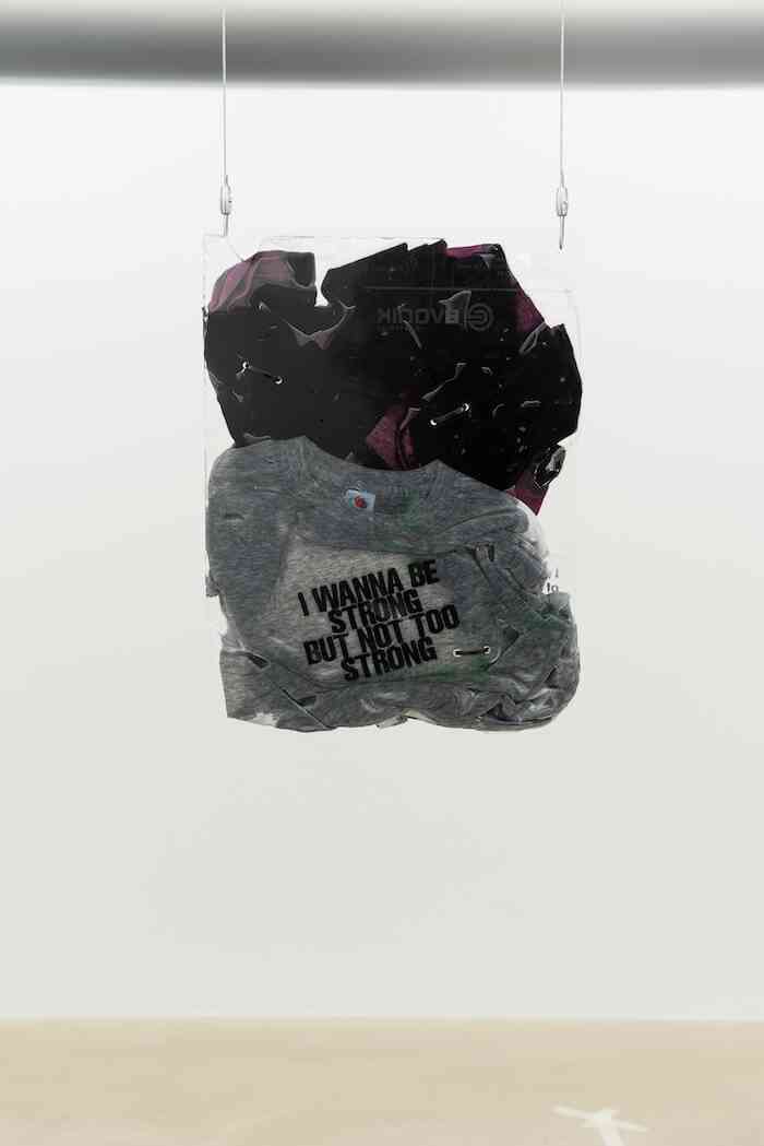 ndaye_kouagou_i_wanna_be_strong_but_not_too_strong_2020_vue_d_exposition_sensationnel_and_anti_generative_successions_nir_altman