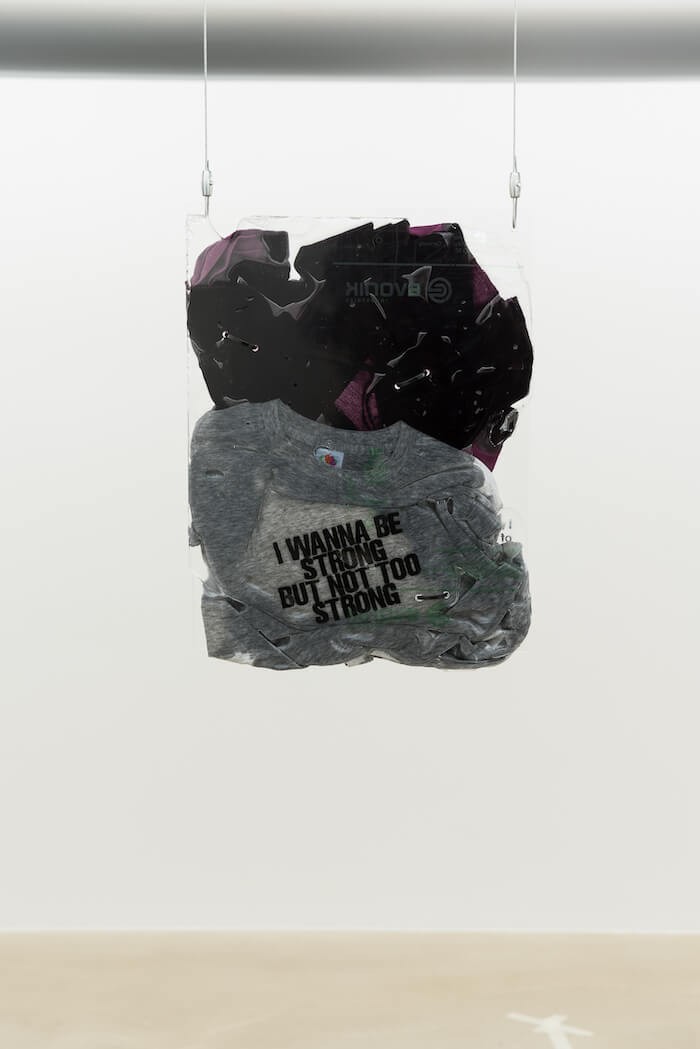 ndaye_kouagou_i_wanna_be_strong_but_not_too_strong_2020_vue_d_exposition_sensationnel_and_anti_generative_successions_nir_altman