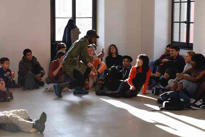 ndaye_kouagou_a_simple_and_easy_talk_about_love_performance_festival_les_urbaines_espace_arlaud_lausanne_2019