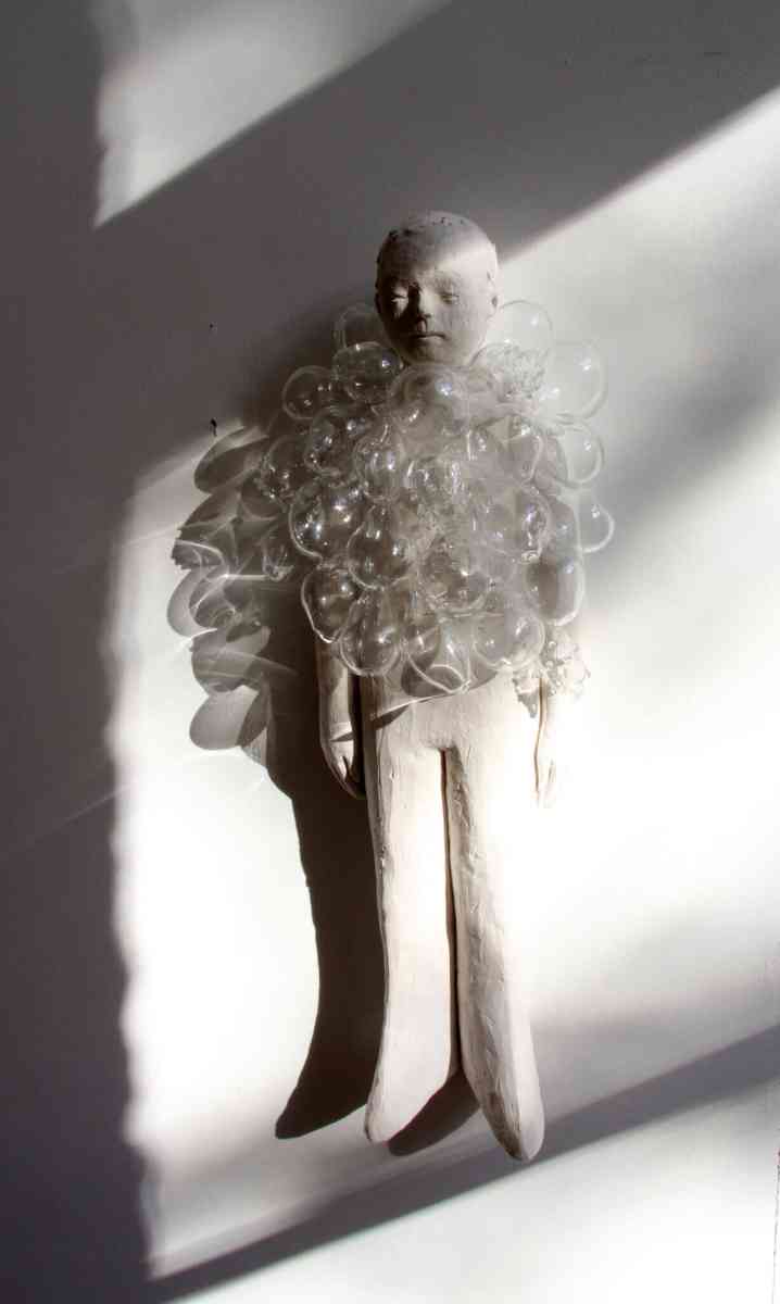 nele-waldert-atmen-2014-mann-mit-glasblasen-2013