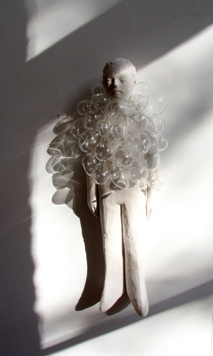 nele-waldert-atmen-2014-mann-mit-glasblasen-2013