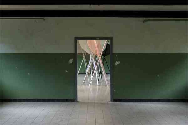 nicolas_pelzer_junker_schlaf_installation_de_6_sculptures_et_une_bande_audio_2009