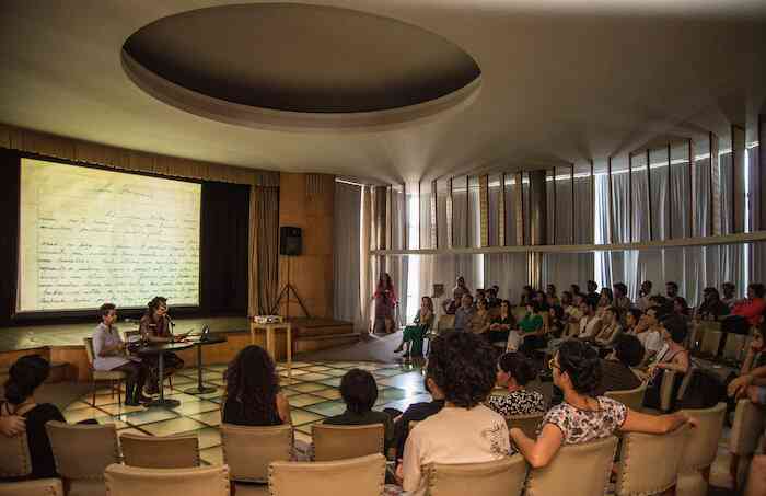 rafael_rg_we_are_quietly_waiting_for_the_disappearance_of_what_we_call_us_the_story_of_the_two_of_us_2016_seminaire_perf_museu_d