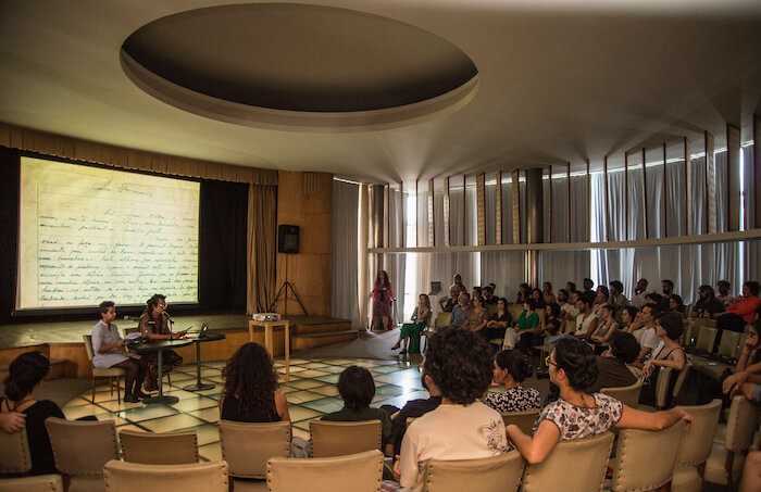 rafael_rg_we_are_quietly_waiting_for_the_disappearance_of_what_we_call_us_the_story_of_the_two_of_us_2016_seminaire_perf_museu_d