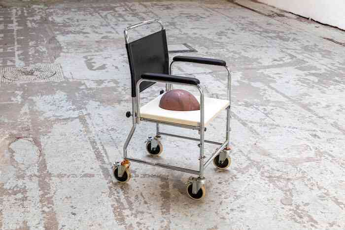 rhea_dillon_atlas_duppeee_whoopeee_seat_women_should_stop_cleaning_faeces_everyone_should_clean_faeces_2020_photo_courtesy_de_l-