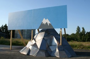 romain_rambaud_panneau_montagne_2007_metal_bois_peinture_450x350x305_cm