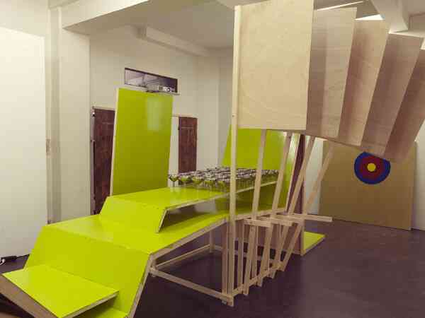 panic_raide_avec_georges_tony_stoll_2008_bois_peinture_glycerophtalique_peinture_acrylique_cire_film_d_animation_inox_10_18_impr