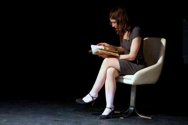 vues_de_la_performance_de_lidwine_prolonge_que_sera_1939_a_montevideo_marseille_le_12_octobre_2010_basile_baixe