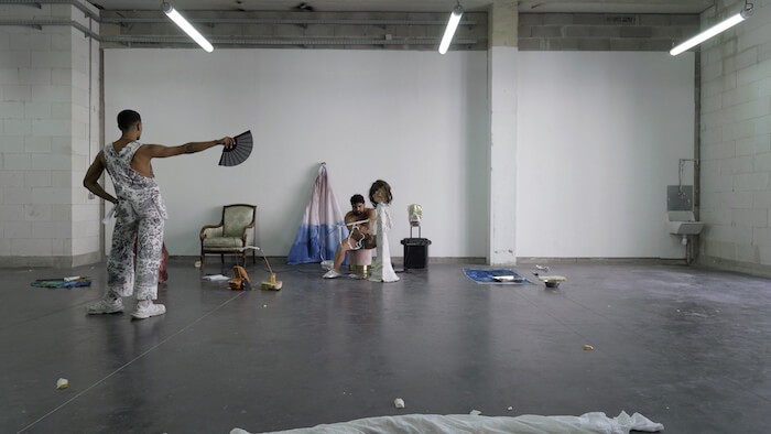5_yoan_sorin_and_jordan_kindell_l-eloge_des_vents_contraires_performance_2020_atelier-assemblee_triangle_france_asterides__marga