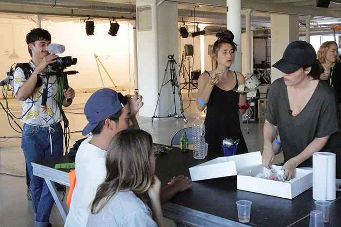 2_labor_zero_labor_2016_vue_de_la_performance_de_hannah_weinberger_triangle_france_credit_photo__emmanuelle_laine