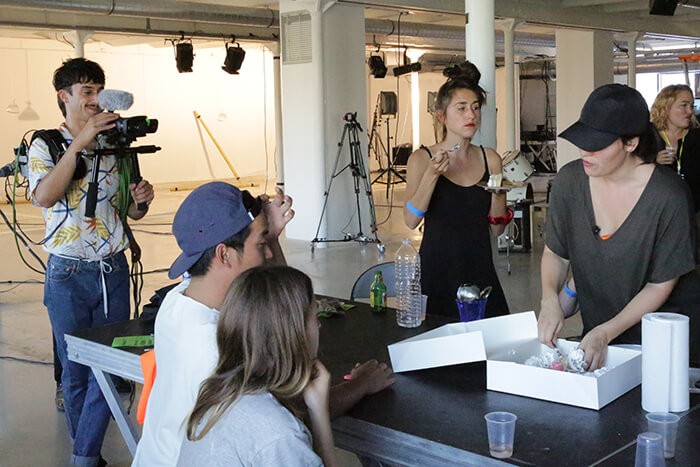 2_labor_zero_labor_2016_vue_de_la_performance_de_hannah_weinberger_triangle_france_credit_photo__emmanuelle_laine