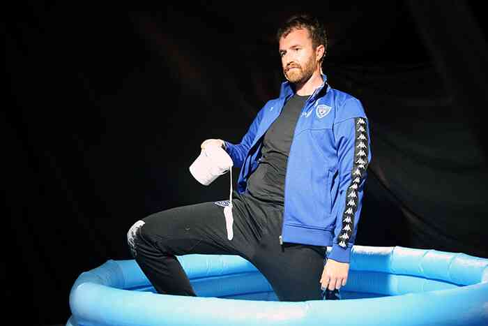 1_labor_zero_labor_2016_vue_de_la_performance_de_richard_john_jones_triangle_france_credit_photo_emmanuelle_laine