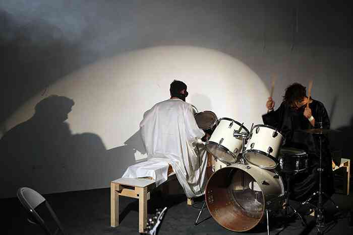 2_labor_zero_labor_2016_vue_de_la_performance_de_simple_music_experience_triangle_france_emmanuelle_laine