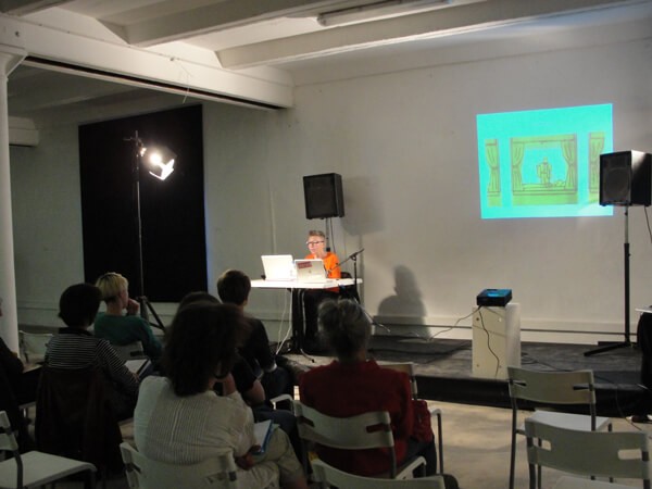 elisabeth_lebovici_lors_de_sa_conference_a_la_galerie_de_la_friche_belle_de_mai_le_10_juin_2011