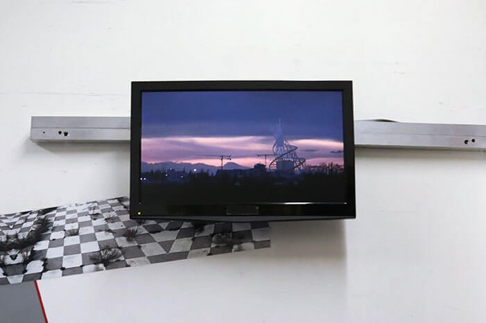 2_thomas_leon_ghost_tower_hd_file_720p24_7_28_minutes_en_boucle_courtesy_de_galerie_metropolis_2009