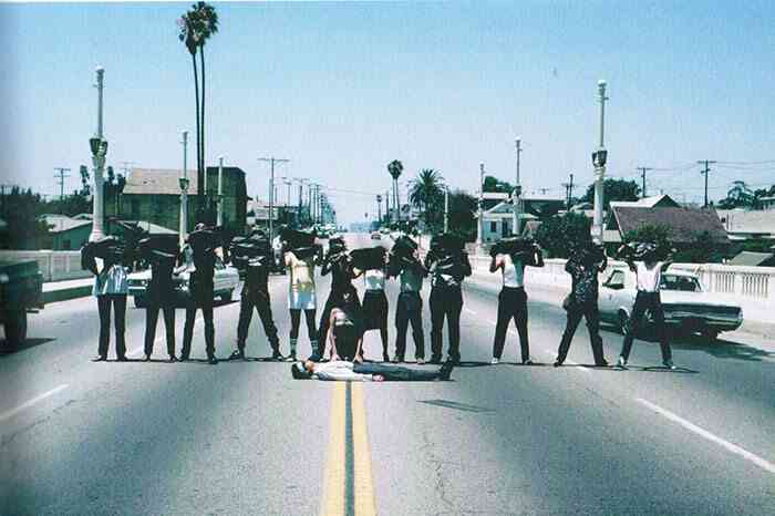 asco_pseudoturquoisers_fotonovela_1975_photographie_couleur_par_harry_gamboa_jr_courtesy_harry_gamboa_jr_et_ucla_chicano_studies