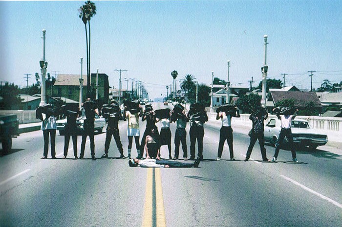 asco_pseudoturquoisers_fotonovela_1975_photographie_couleur_par_harry_gamboa_jr_courtesy_harry_gamboa_jr_et_ucla_chicano_studies