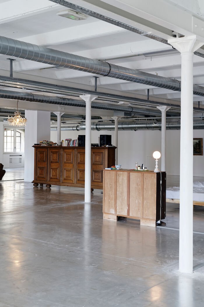 6_lydia_ourahmane_barzakh_vue_d-exposition_triangle_asterides_centre_d-art_contemporain_friche_la_belle_de_mai_marseille_2021__a