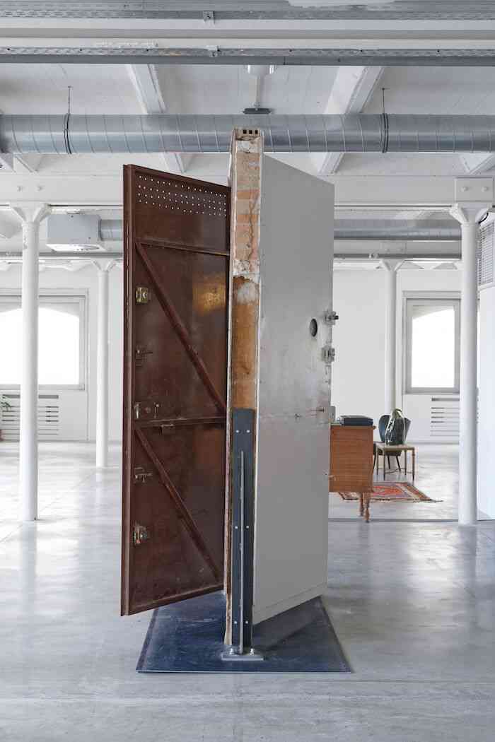 8_lydia_ourahmane_barzakh_vue_d-exposition_triangle_asterides_centre_d-art_contemporain_friche_la_belle_de_mai_marseille_2021__a