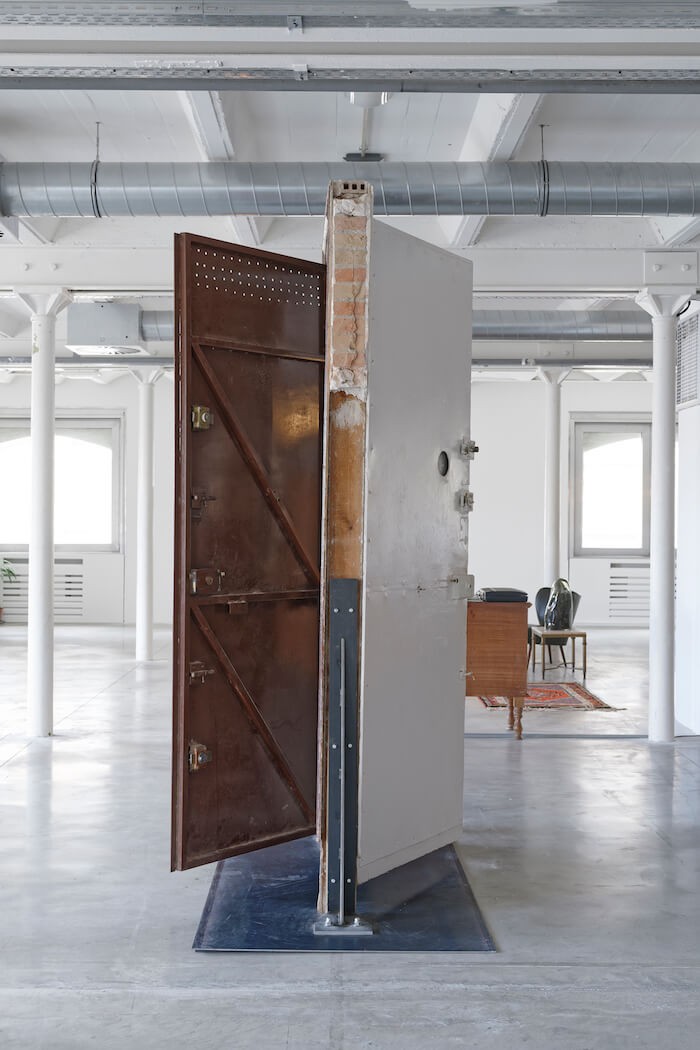 8_lydia_ourahmane_barzakh_vue_d-exposition_triangle_asterides_centre_d-art_contemporain_friche_la_belle_de_mai_marseille_2021__a