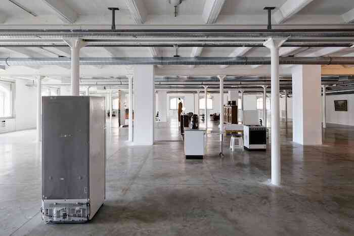 5_lydia_ourahmane_barzakh_vue_d-exposition_triangle_asterides_centre_d-art_contemporain_friche_la_belle_de_mai_marseille_2021__a