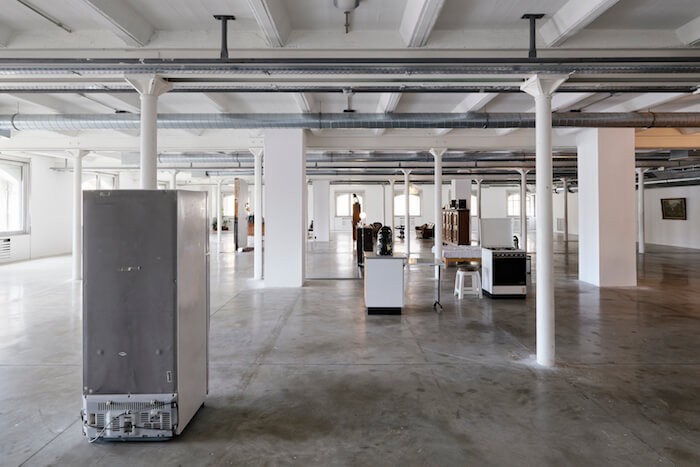 5_lydia_ourahmane_barzakh_vue_d-exposition_triangle_asterides_centre_d-art_contemporain_friche_la_belle_de_mai_marseille_2021__a