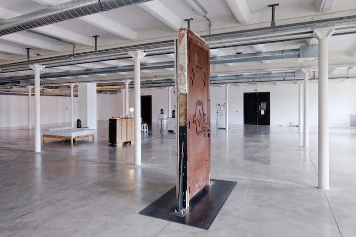 3_lydia_ourahmane_barzakh_vue_d-exposition_triangle_asterides_centre_d-art_contemporain_friche_la_belle_de_mai_marseille_2021__a