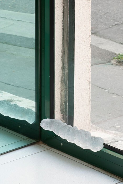 11_rachel_levine_calquing_vue_d-exposition_rond-point_projects_2016_emilie_segnarbieux