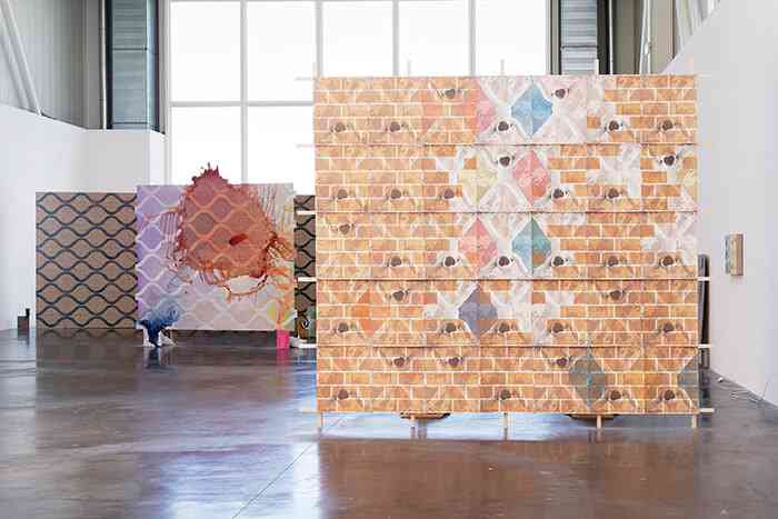 2_vue_d_exposition_carlos_kusnir_triangle_france_friche_la_belle_de_mai_2018_aurelien_mole