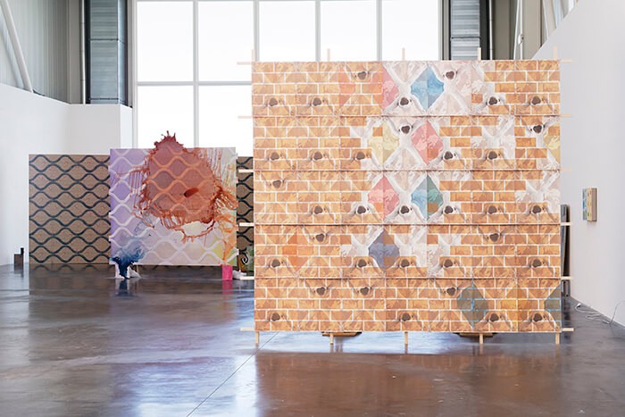 2_vue_d_exposition_carlos_kusnir_triangle_france_friche_la_belle_de_mai_2018_aurelien_mole