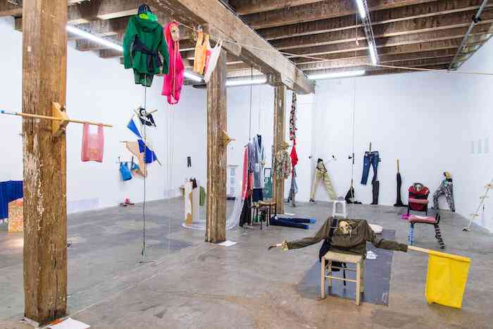 1_estel_fonseca_en_phase_de_digestion_vue_d_exposition_ou_en_tournee_a_la_galerie_hlm_marseille_2020__aurelien_meimaris