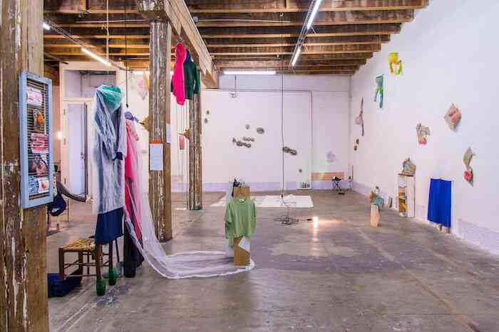 2_estel_fonseca_en_phase_de_digestion_vue_d_exposition_ou_en_tournee_a_la_galerie_hlm_marseille_2020__aurelien_meimaris