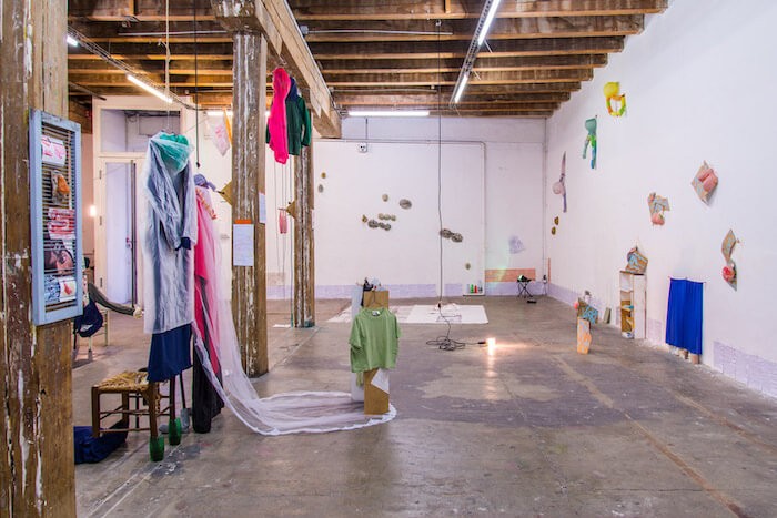 2_estel_fonseca_en_phase_de_digestion_vue_d_exposition_ou_en_tournee_a_la_galerie_hlm_marseille_2020__aurelien_meimaris