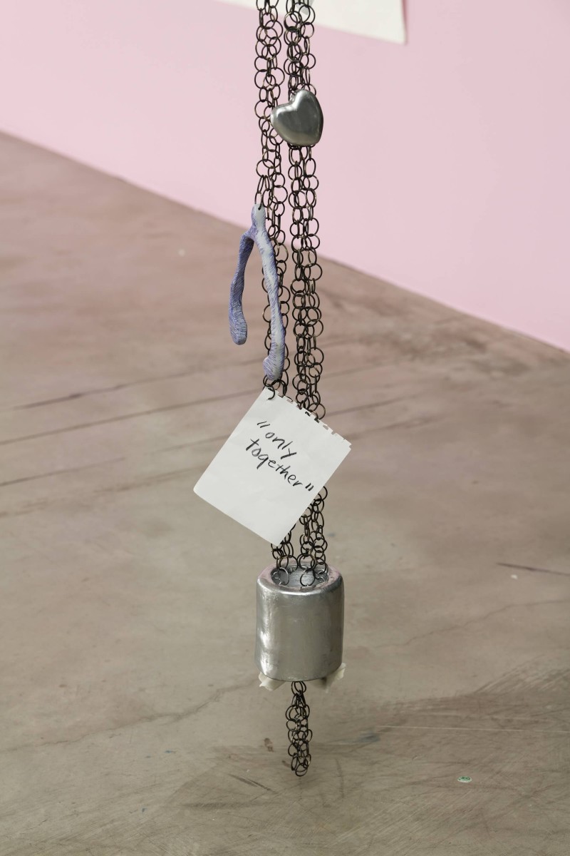 2024-06_triangle-asterides_hymne-aux-murenes_cecile-bouffard-et-eileen-myles_rain-chains_2023_details_aurelien-mole_2