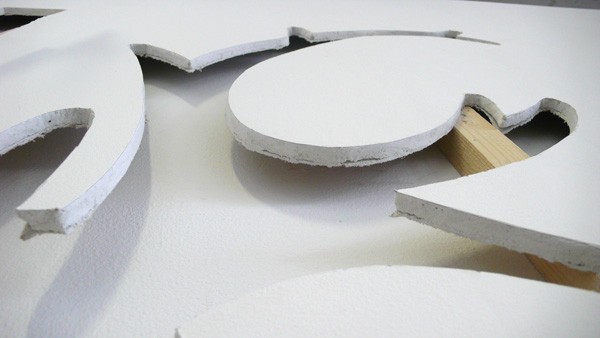 gilles_desplaques_trophee_tete_de_cerf_2008_placoplatre_tasseaux_exposition_a_la_galerie_de_la_friche_la_belle_de_mai_marseille_