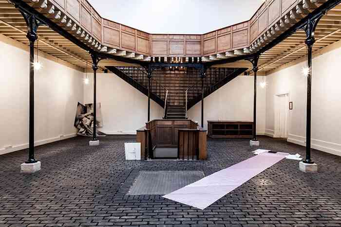 1_vue_d_exposition_ne_trebuchez_pas_sur_le_fil_2014_triangle_france_au_bastille_design_center_paris_aurelien_mole