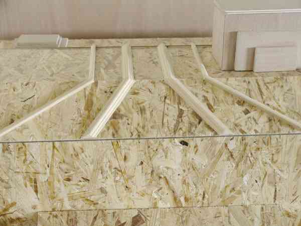 alexandra_pelissier_vaisseau_spatial_2005_bois_stroboscopes_105x175x115_2