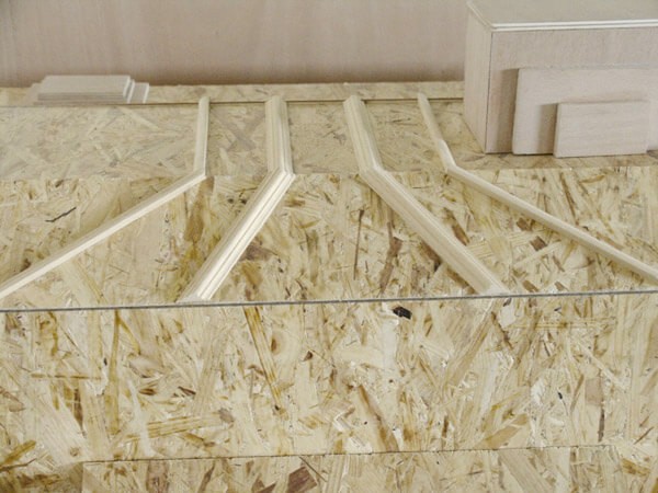 alexandra_pelissier_vaisseau_spatial_2005_bois_stroboscopes_105x175x115_2