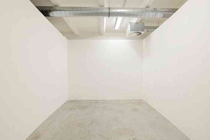 4_margaret_honda_sculptures_vue_d_exposition_triangle_france_marseille_14_fevrier_19_avril_2015_photo_aurelien_mole