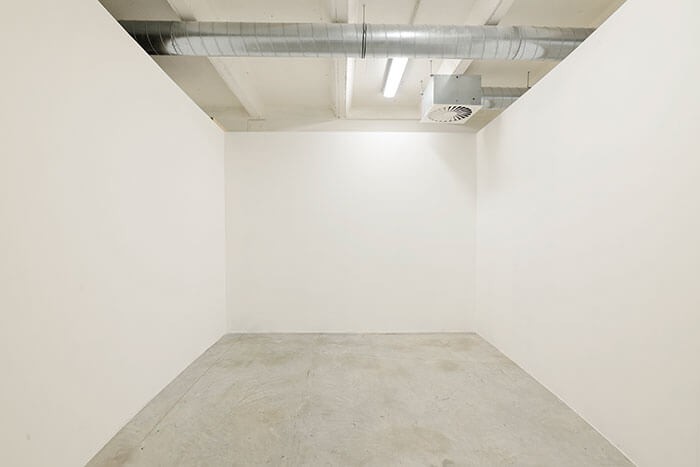 4_margaret_honda_sculptures_vue_d_exposition_triangle_france_marseille_14_fevrier_19_avril_2015_photo_aurelien_mole