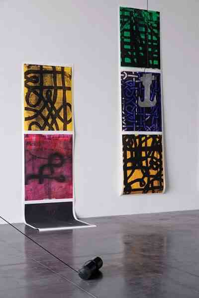 4_erika_vogt_speech_mesh_drawn_off_vue_d_exposition_triangle_france_marseille_aurelien_mole