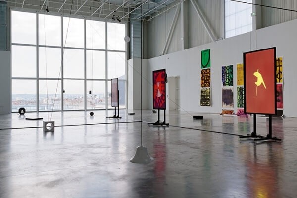 17_erika_vogt_speech_mesh_drawn_off_vue_d_exposition_triangle_france_marseille_aurelien_mole