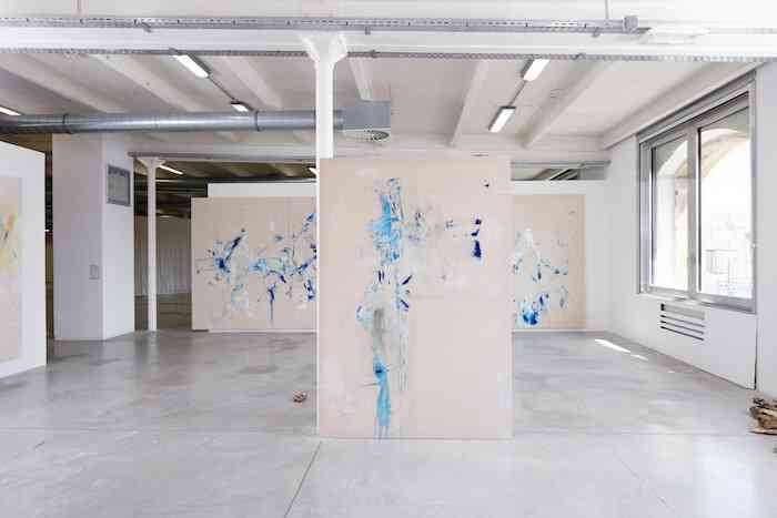 sophie_bueno-boutellier_ralentir_a_l-infini_partager_le_silence_detail_2020_vue_d-exposition_sur_pierres_brulantes_2020__aurelie