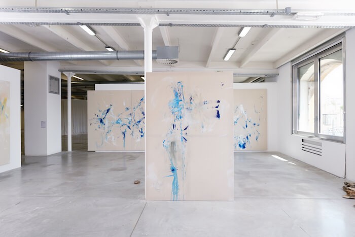 sophie_bueno-boutellier_ralentir_a_l-infini_partager_le_silence_detail_2020_vue_d-exposition_sur_pierres_brulantes_2020__aurelie