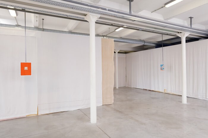 4_vue_d-exposition_sur_pierres_brulantes_triangle_asterides_centre_d-art_contemporain_friche_la_belle_de_mai_marseille_2020__aur