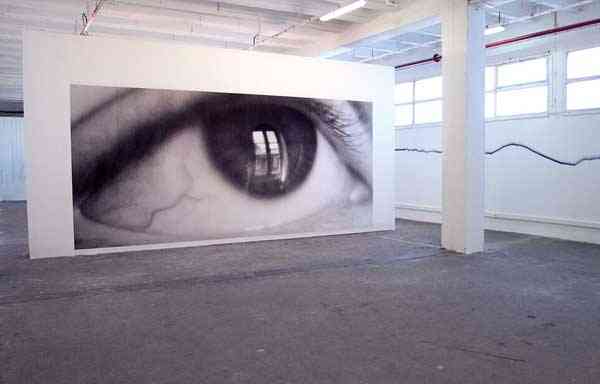 stephanie_majoral_l_oeil_a_la_fenetre_1998_tirage_numerique_nb_colle_exp_throokinglass_triangle_france_2002