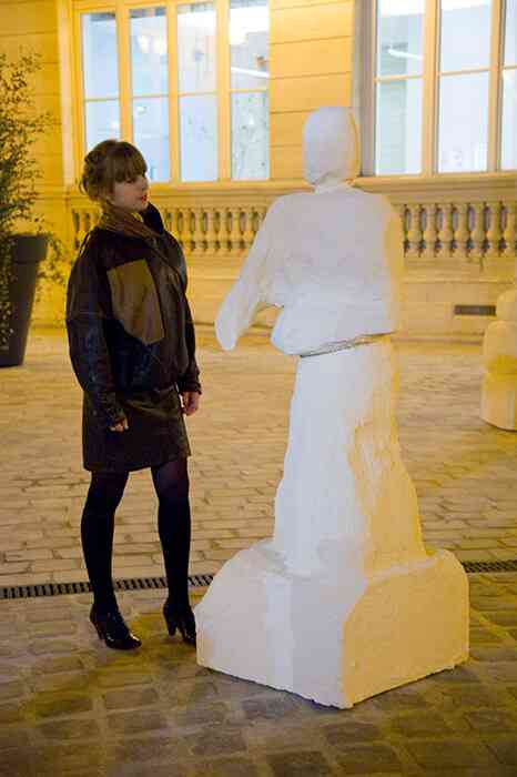 5_laurie_charles_sans_titre_2013_polystyrene_platre_gres_email_peinture_courtesy_de_l_artiste