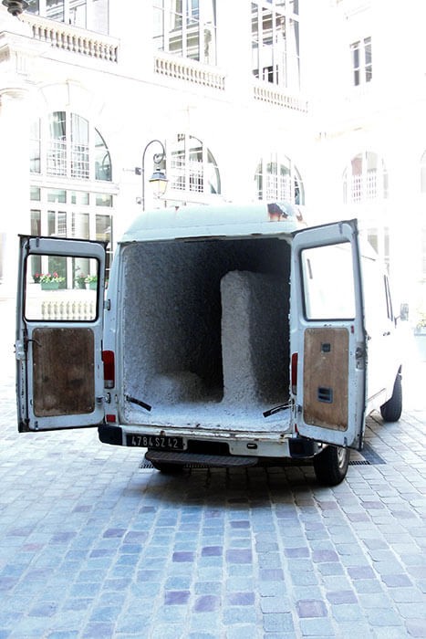 6-_nicolas_momein_cul_de_sac_2012_camion_laine_de_roche_courtesy_de_lartiste_et_galerie_white_project