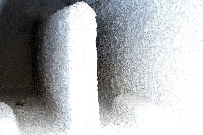 3_nicolas_momein_cul_de_sac_2012_camion_laine_de_roche_courtesy_de_lartiste_et_galerie_white_project