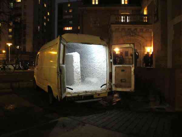 1_nicolas_momein_cul_de_sac_2012_camion_laine_de_roche_courtesy_de_lartiste_et_galerie_white_project